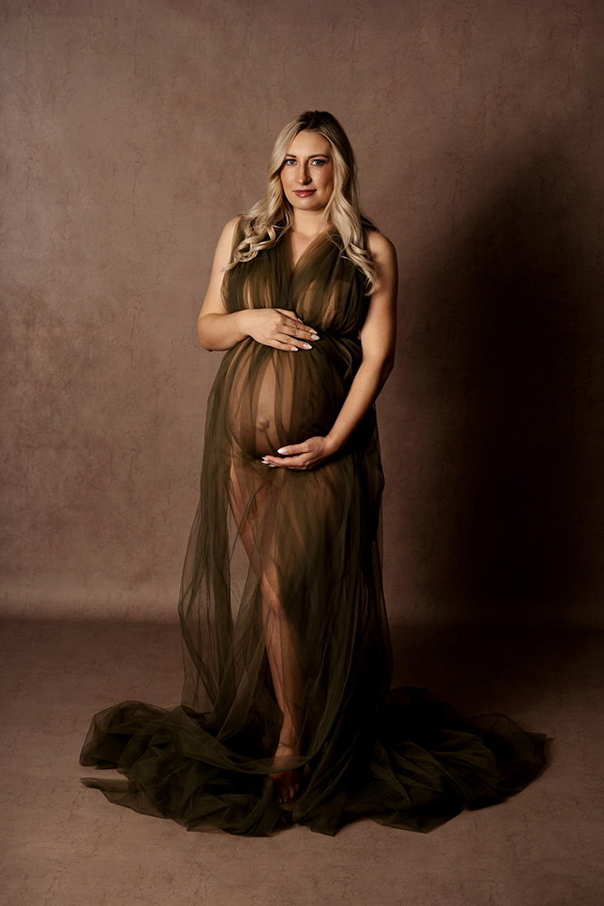 Babybauchfoto in gedeckten Farben in Bielefeld