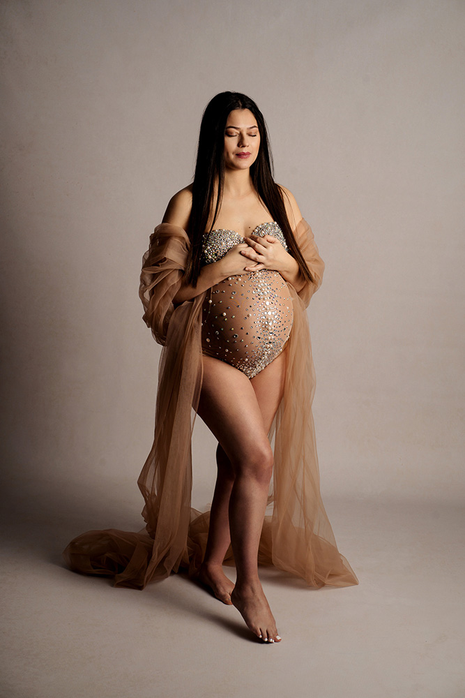 Glitzernder Body beim Babybauchshooting im Kreis Herford