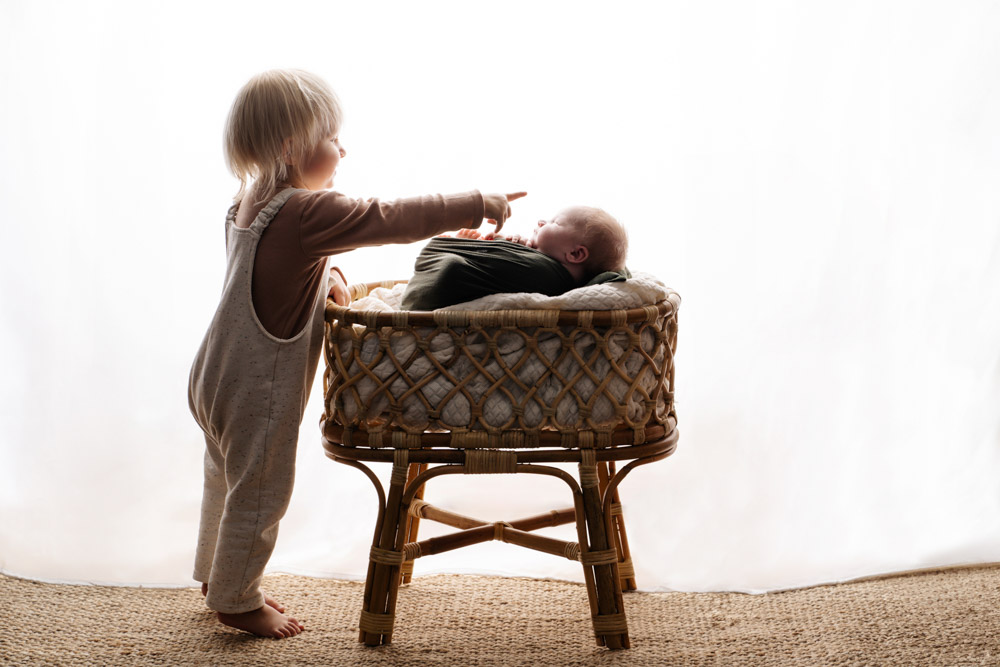 Zeitloses Babyfoto Gütersloh – Studioaufnahme mit Naturmaterialien